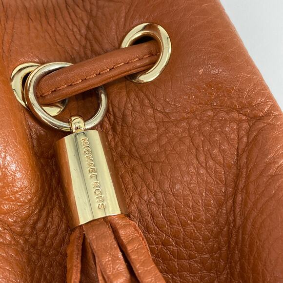 MICAEL KORS, SMALL, BURNT ORANGE LEATHER CROSSBODY BAG - Picture 3 of 13